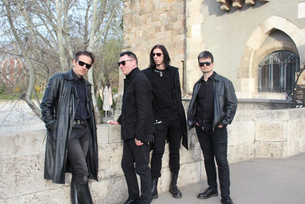 Hungarian gothic rock band Utolsó Hullám release their first video clip: 'Ez a reggel sem az enyém'